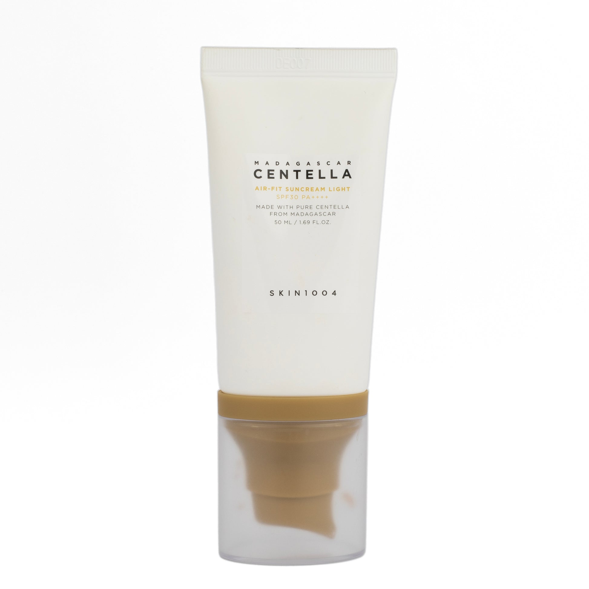 Flacone di Skin1004 Madagascar Centella Air-Fit Suncream Light SPF30 PA++++, crema solare leggera con Centella Asiatica del Madagascar, disponibile su Pink Beauty.