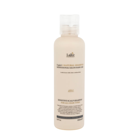 Flacone di La’dor TripleX3 Natural Shampoo 150ml - Shampoo purificante e sebo-regolatore per capelli grassi, normali e cuoio capelluto sensibile. Formula naturale con Tea Tree, Limone e Lavanda, disponibile su Pink Beauty cosmetica coreana